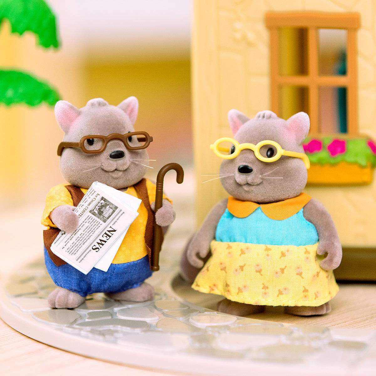 Bustleberry Squirrel Family